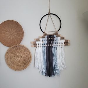 Yarn dream catcher